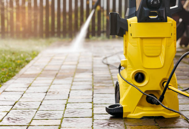 Best Pool Deck Cleaning  in Floresville, TX
